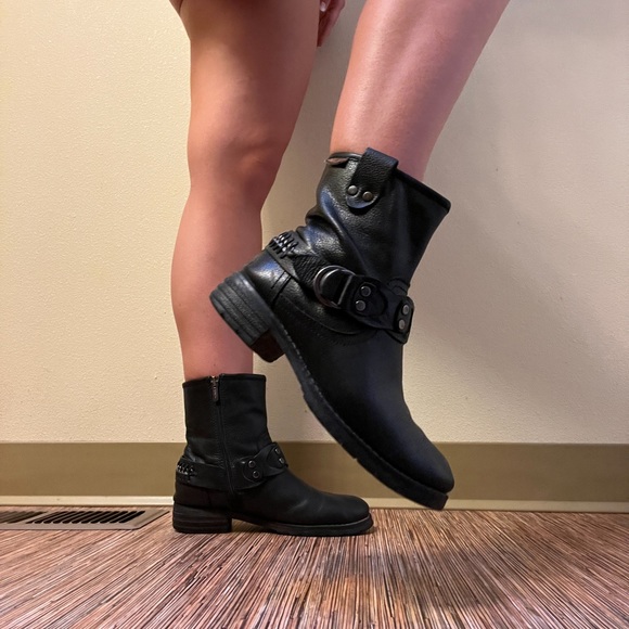 Pikolinos Black Vintage style Buckled Booties - Picture 8 of 8